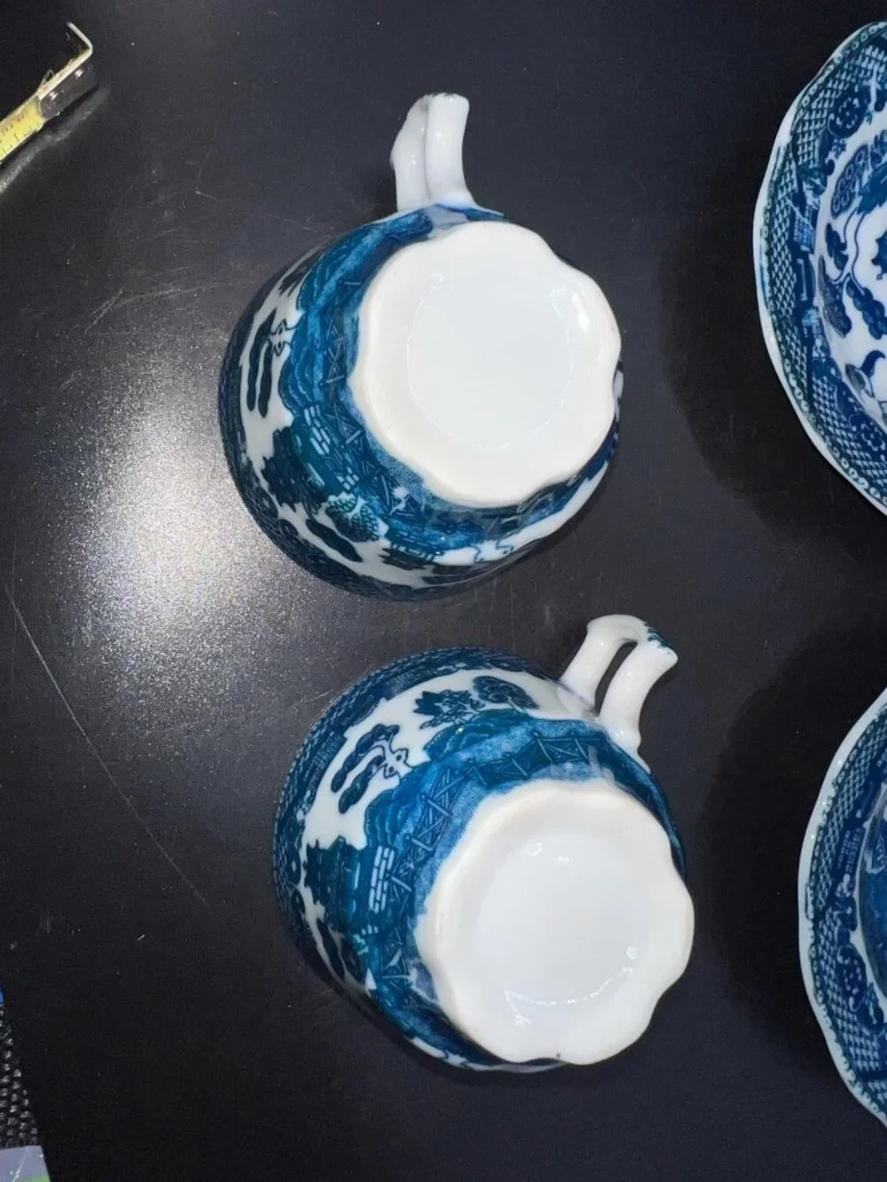 Set Of 2 Blue White Willow Pattern Porcelain Teacups Matching Saucers Vintage